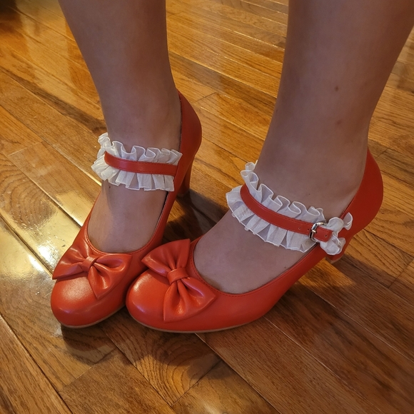 Red Low Heeled Pumps with Ruffled Ankle Strap Size 10 - Picture 4 of 5